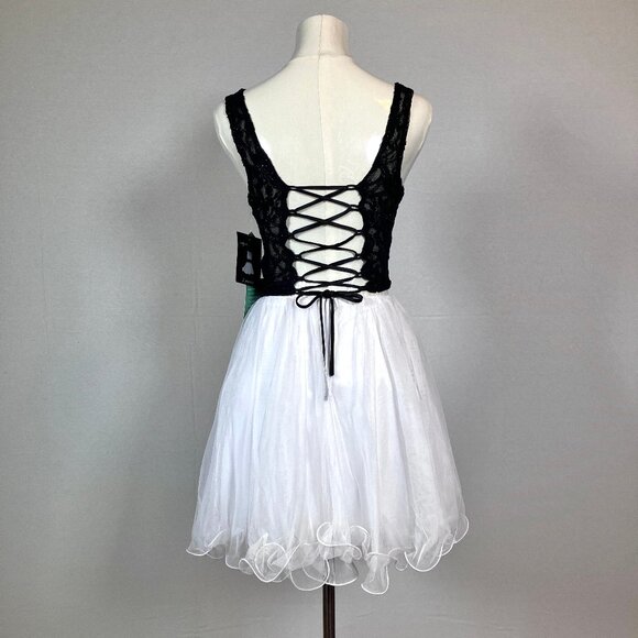 NEW Black & White Lace Plunge V-Neck Knee Length Cocktail Party Dress 1 NWT - Picture 3 of 12